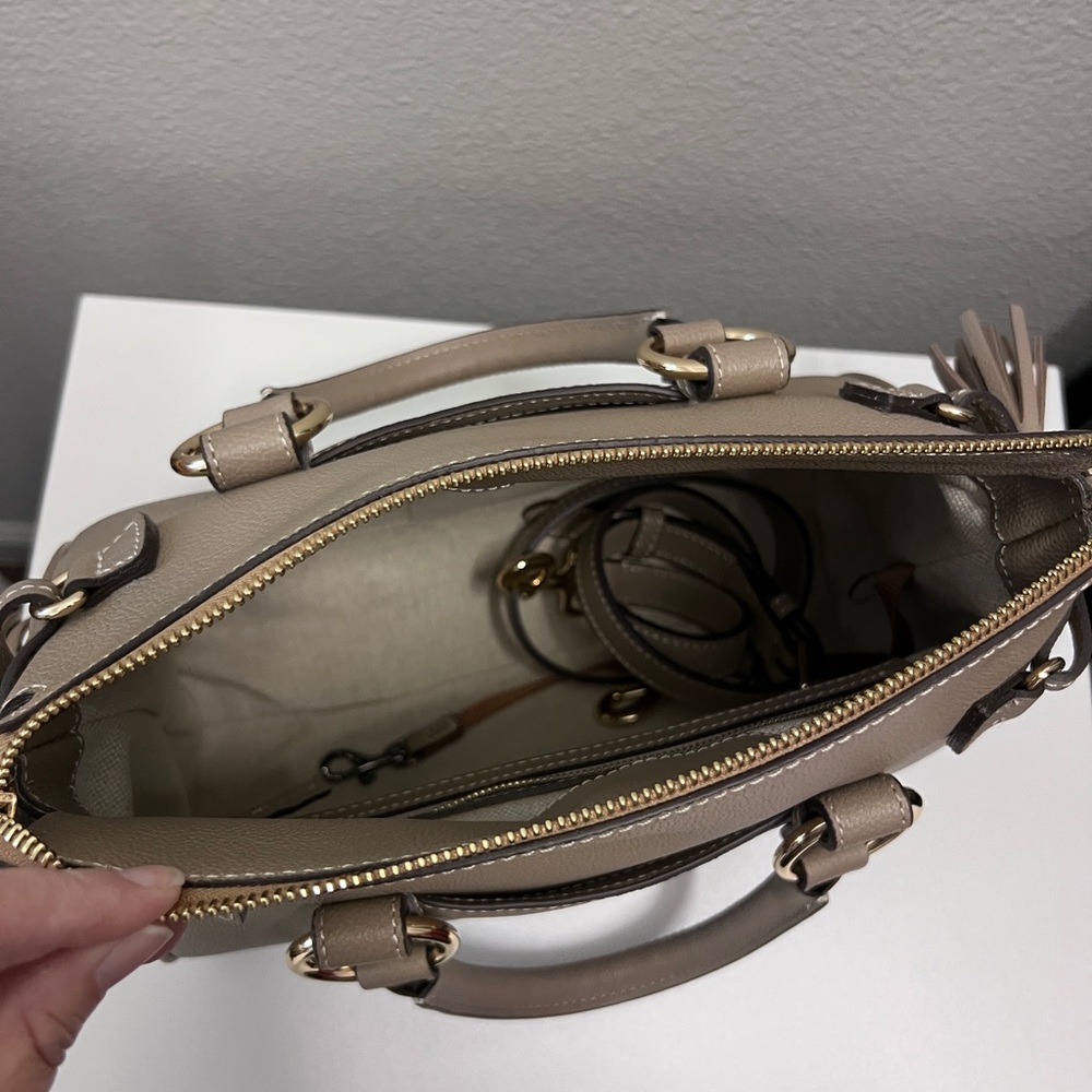 Dooney and Bourke Sorrento Satchel 30 with pockets - Picture 5 of 8